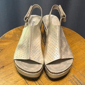 Pierre Dumas Hester-14 platform wedge in Gold